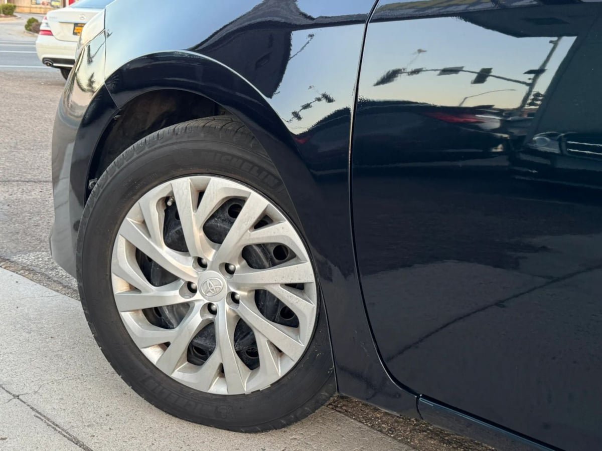 Used 2019 Toyota Corolla LE w/ Carpet Mat Package (TMS) FWD image 8