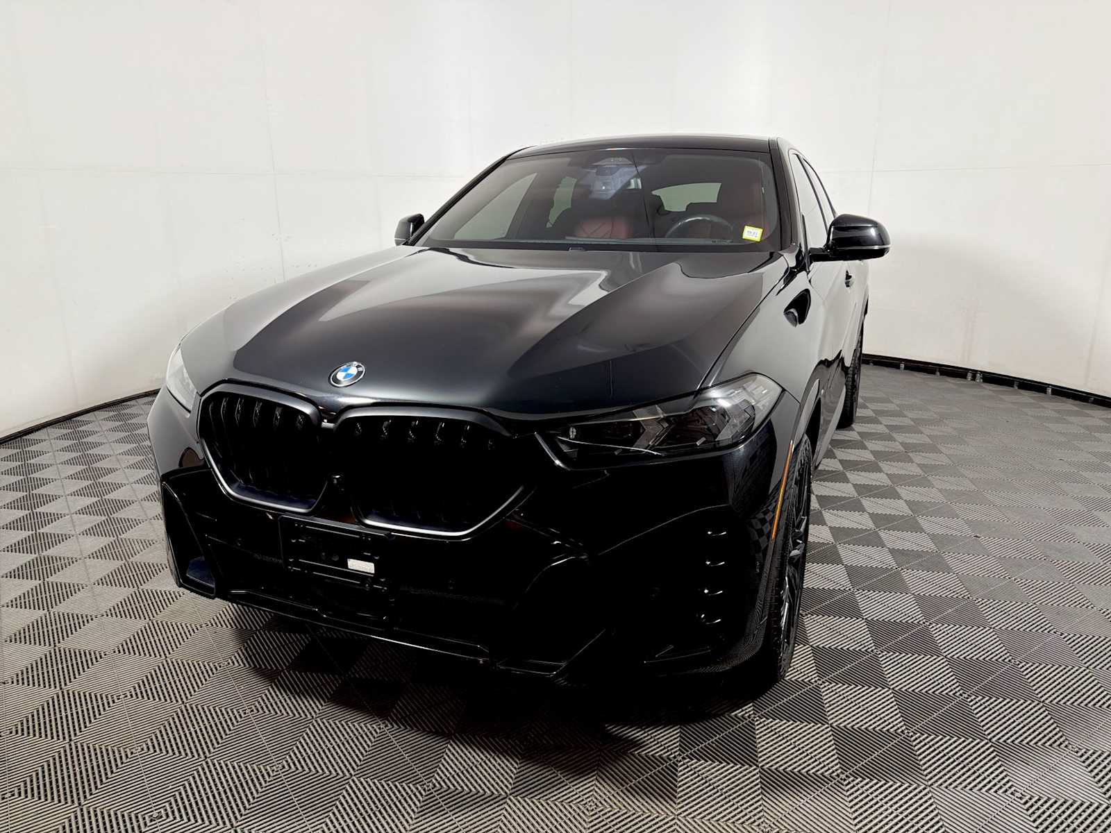 Used 2025 BMW X6 xDrive40i w/ Executive Package AWD/4WD image 3