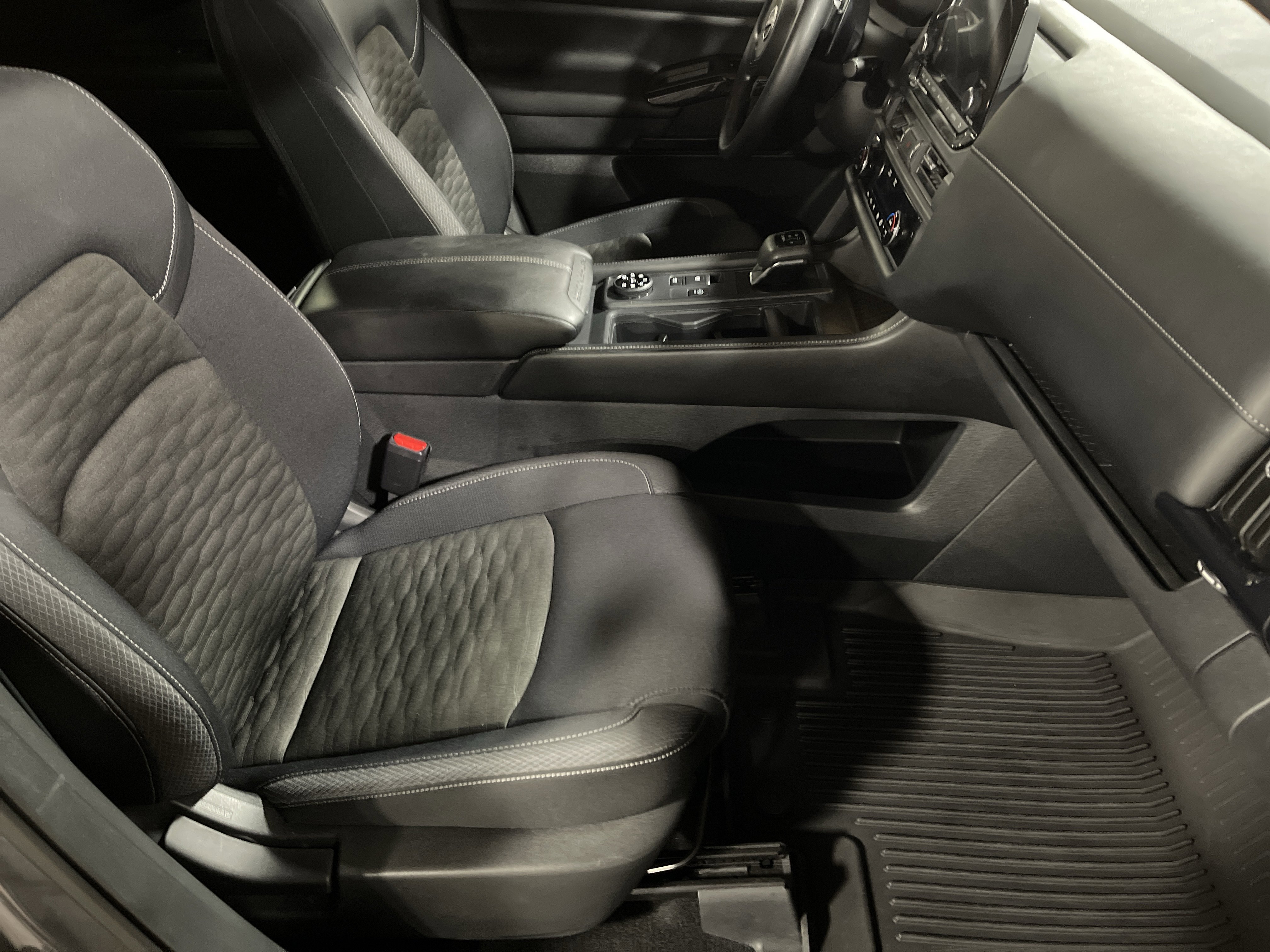 Used 2024 Nissan Pathfinder S image 14