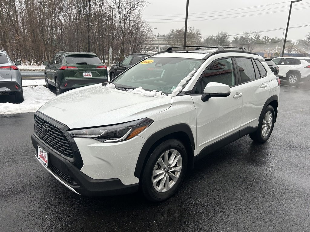 Used 2023 Toyota Corolla Cross LE image 2