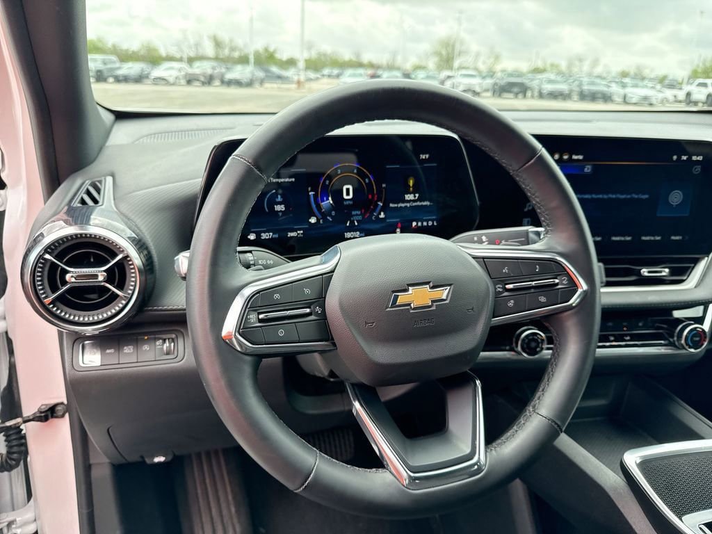Used 2025 Chevrolet Equinox LT AWD/4WD image 11