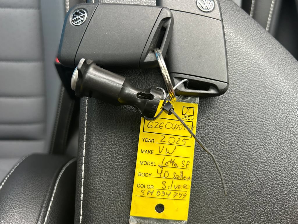 Certified 2025 Volkswagen Jetta SE FWD image 39