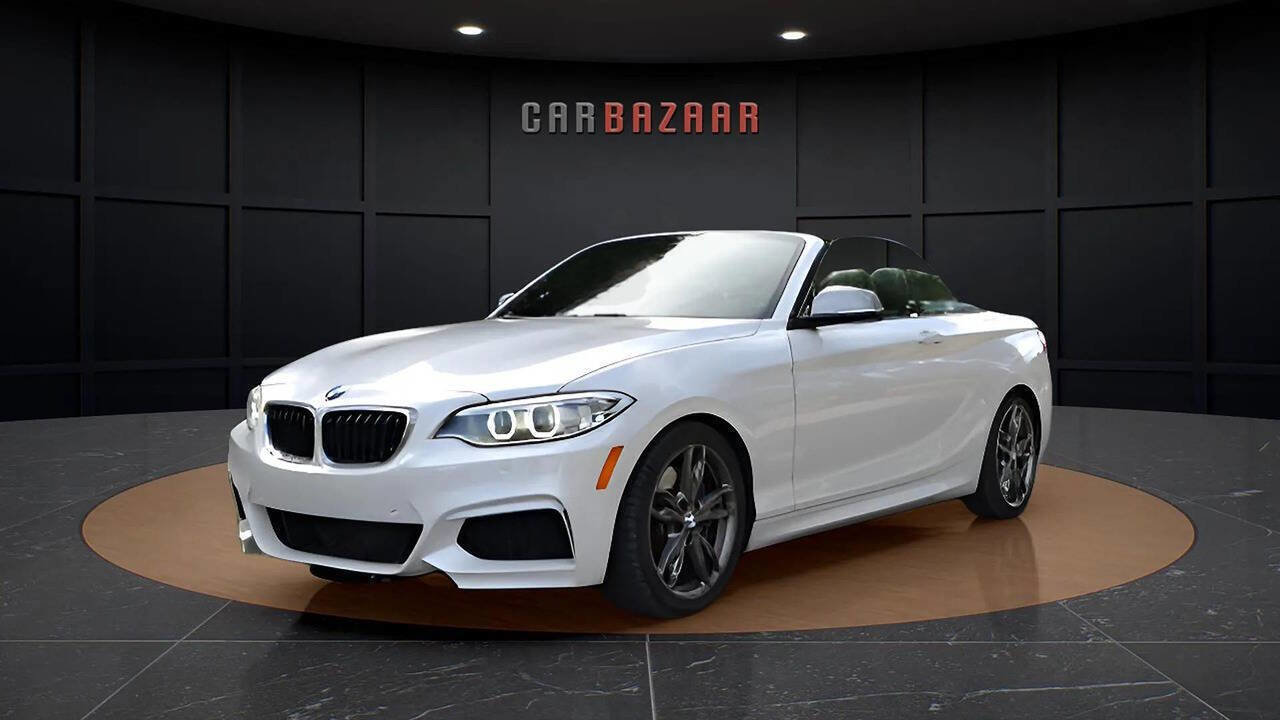 Used 2015 BMW M235i Convertible image 2