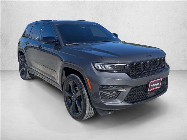 Certified 2025 Jeep Grand Cherokee Altitude image 3