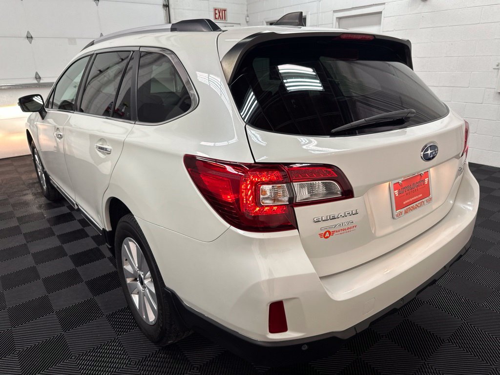 Used 2017 Subaru Outback 2.5i Touring AWD/4WD image 7