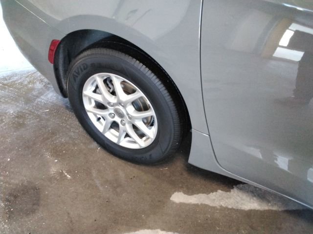 Used 2025 Chrysler Pacifica Select image 18