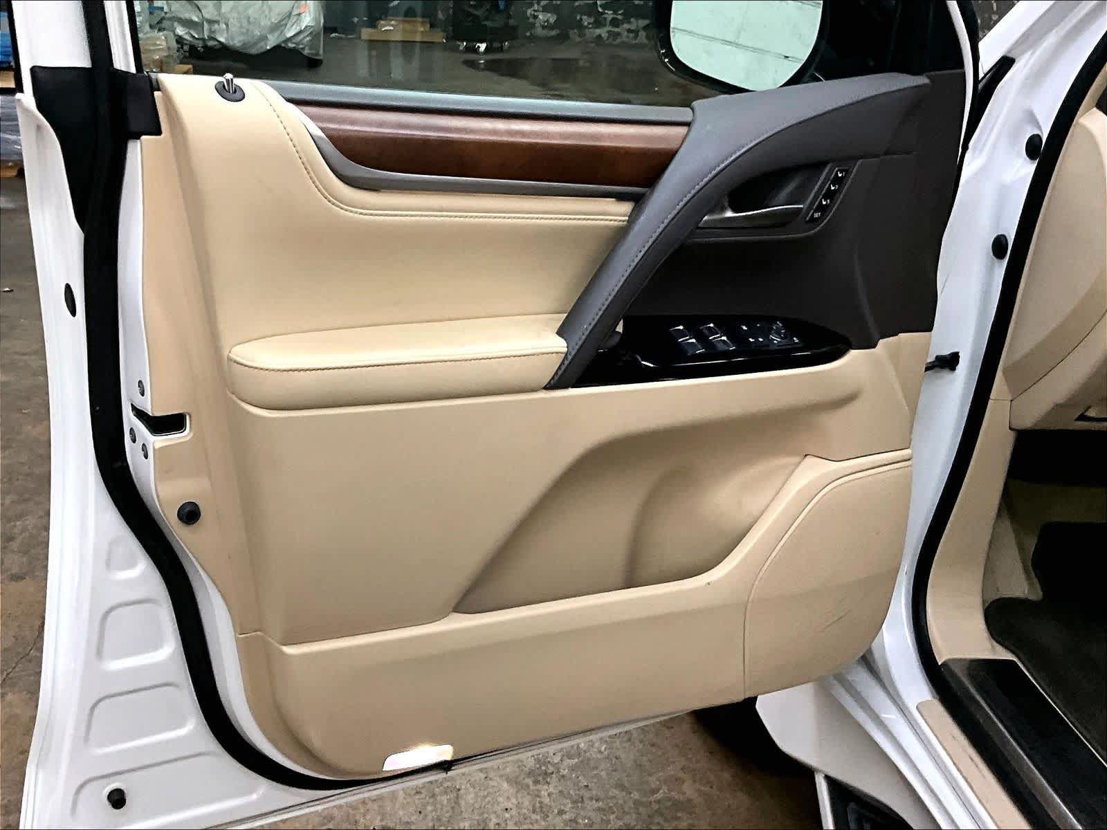 Used 2019 Lexus LX 570 4WD w/ Luxury Package image 27