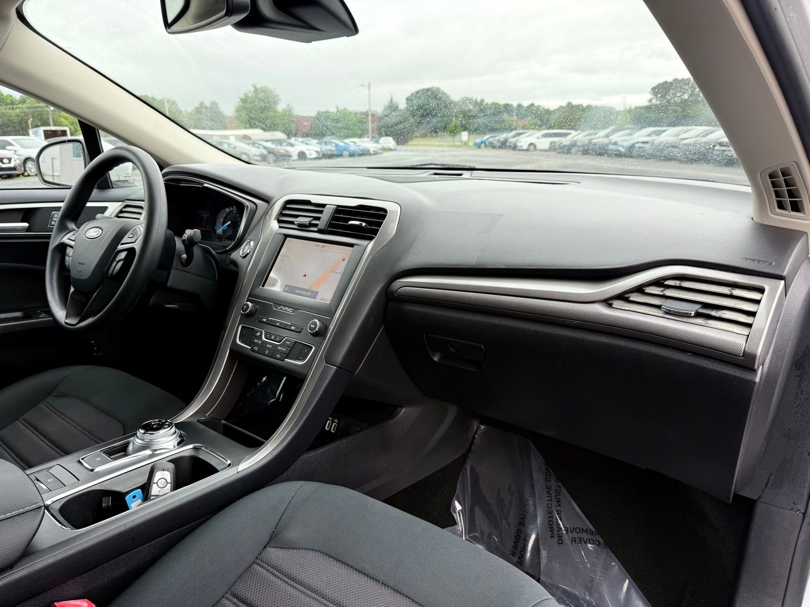 Used 2019 Ford Fusion SE FWD image 21