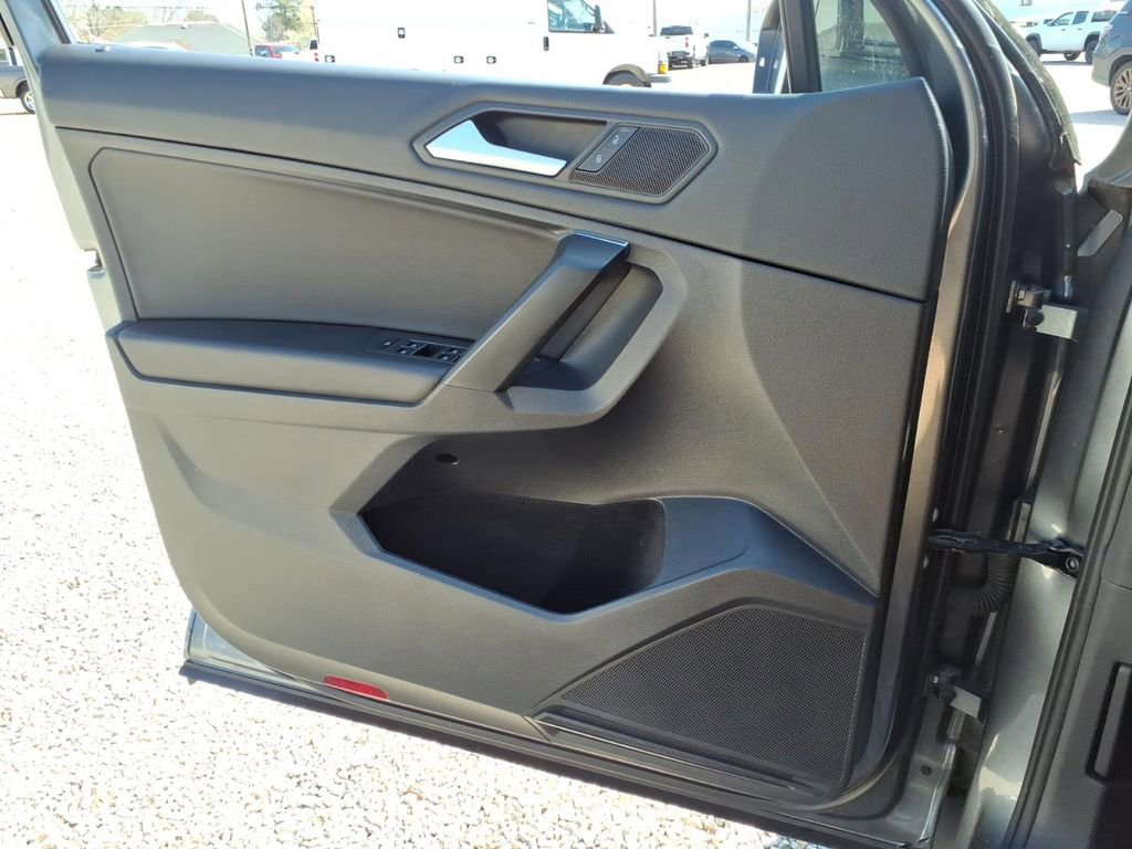 Used 2021 Volkswagen Tiguan SE R-Line image 29