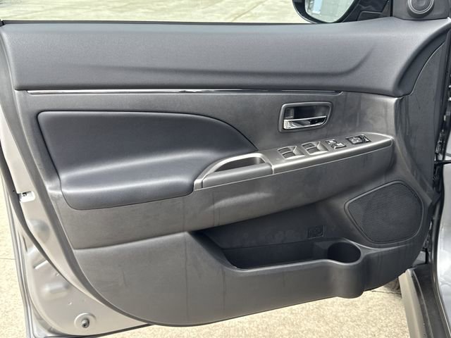 New 2025 Mitsubishi Outlander Sport SE image 9