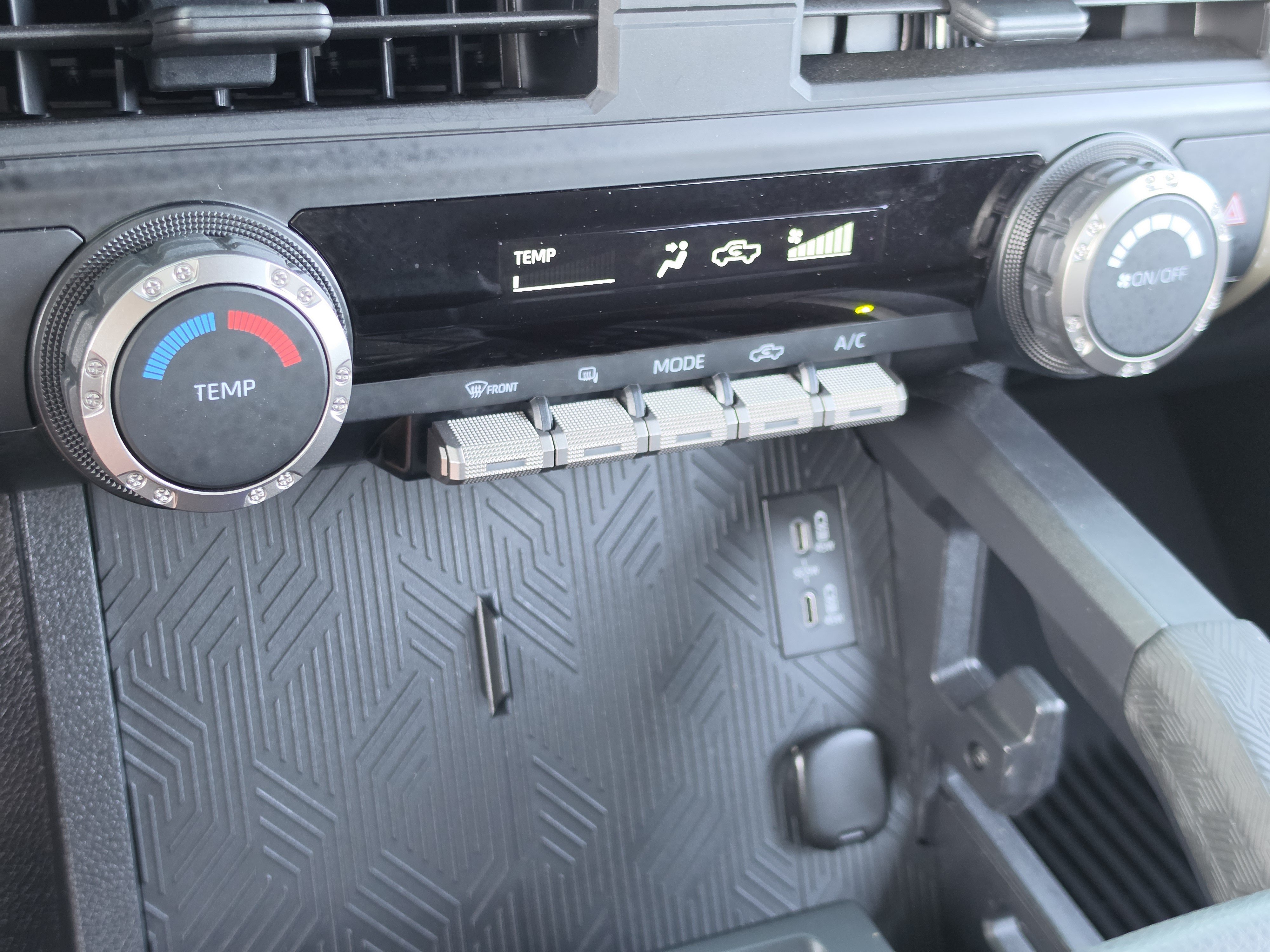 Used 2025 Toyota Tacoma SR5 AWD/4WD image 22
