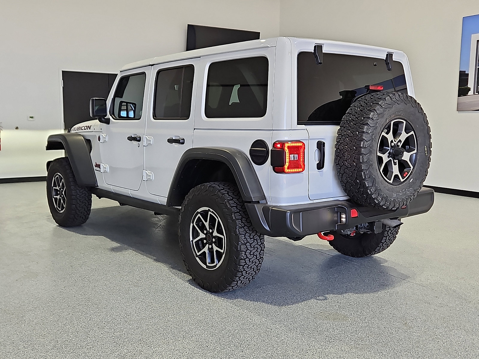 Used 2025 Jeep Wrangler Unlimited Rubicon AWD/4WD image 2