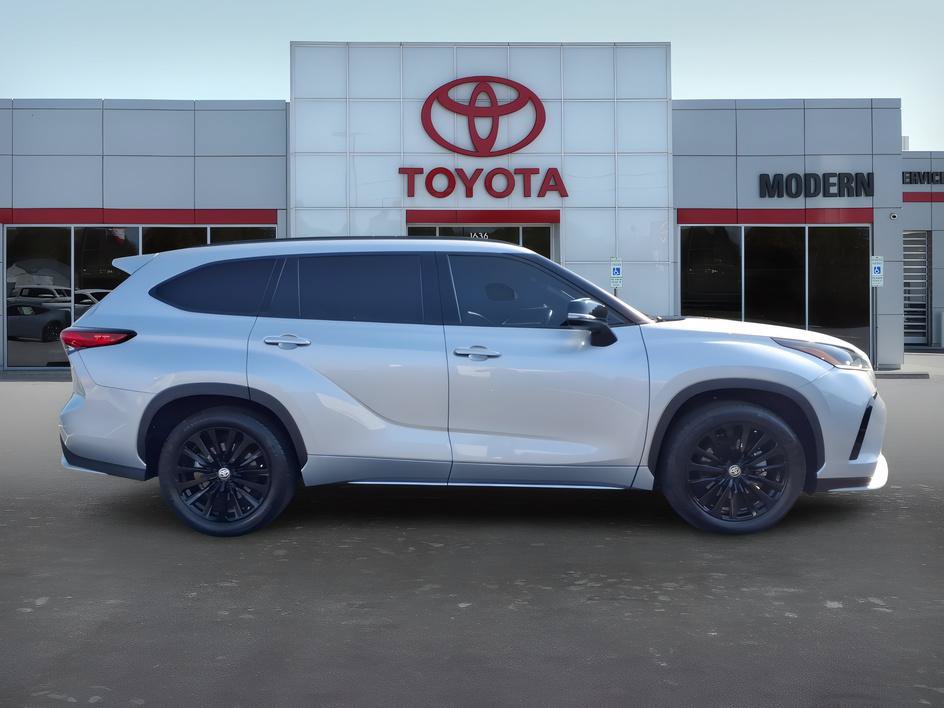 Used 2023 Toyota Highlander XSE FWD image 6