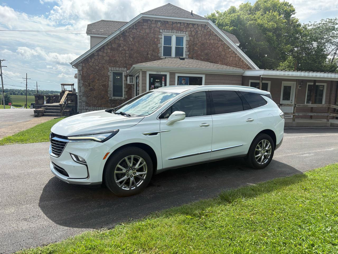 Used 2022 Buick Enclave Premium FWD image 1