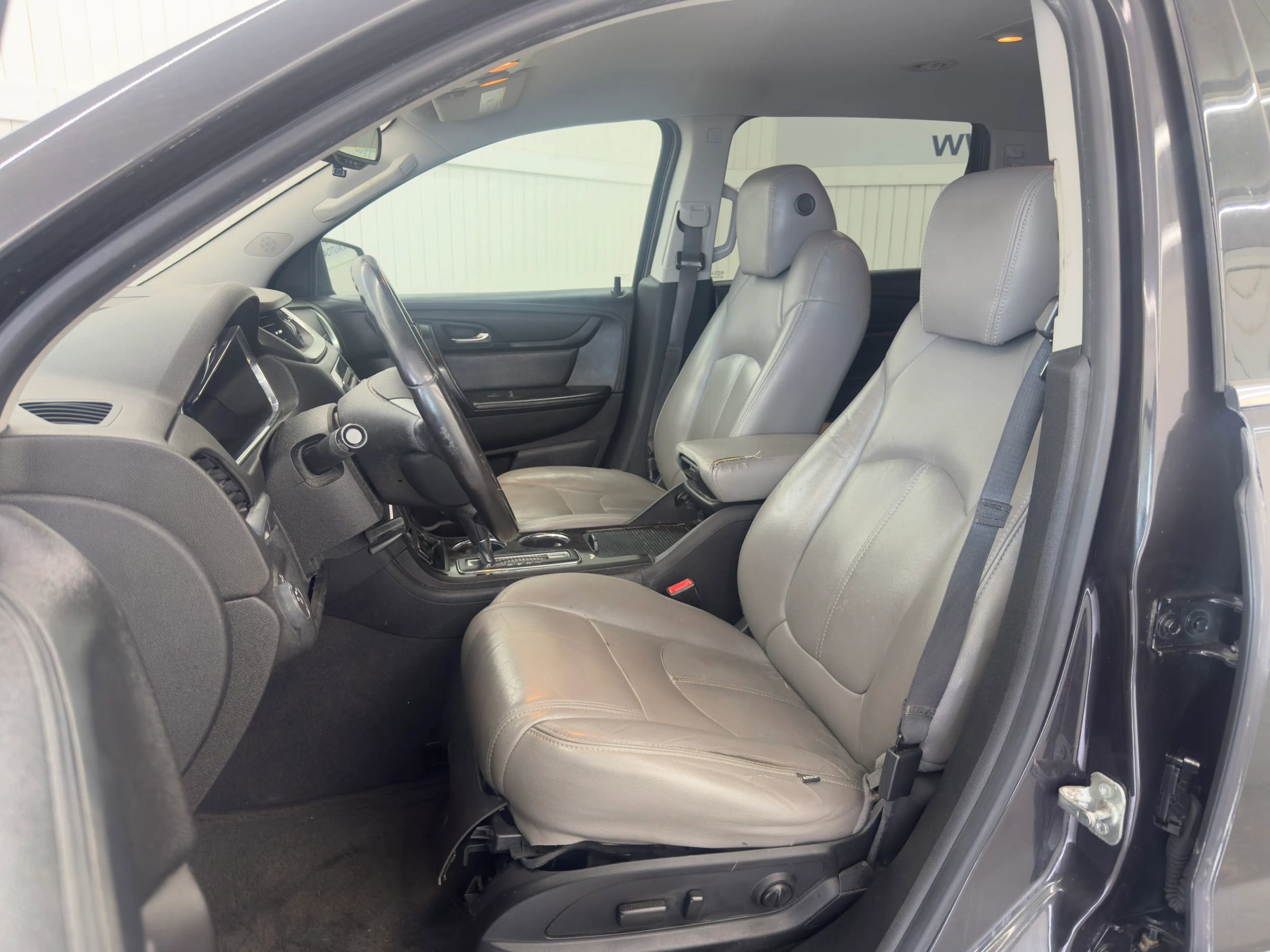 Used 2017 Chevrolet Traverse LT w/ Style and Technology Package image 9