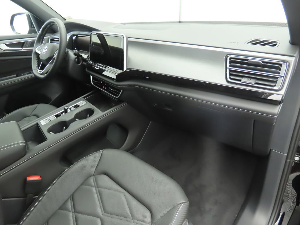 Used 2025 Volkswagen Atlas Cross Sport SE image 17