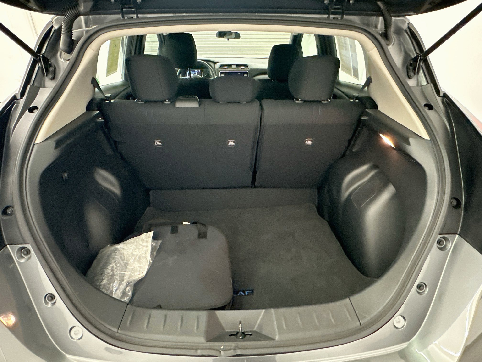 Used 2025 Nissan Leaf S FWD image 29
