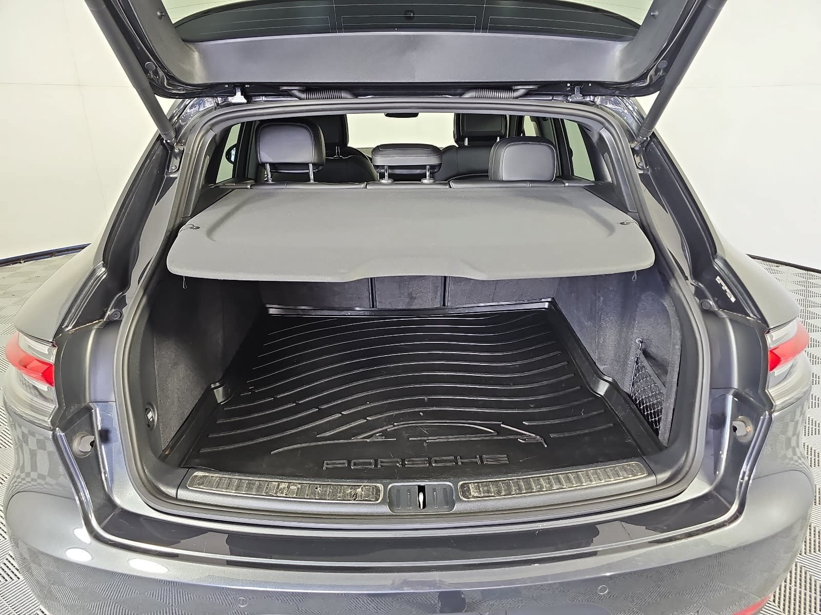 Used 2021 Porsche Macan AWD/4WD image 12