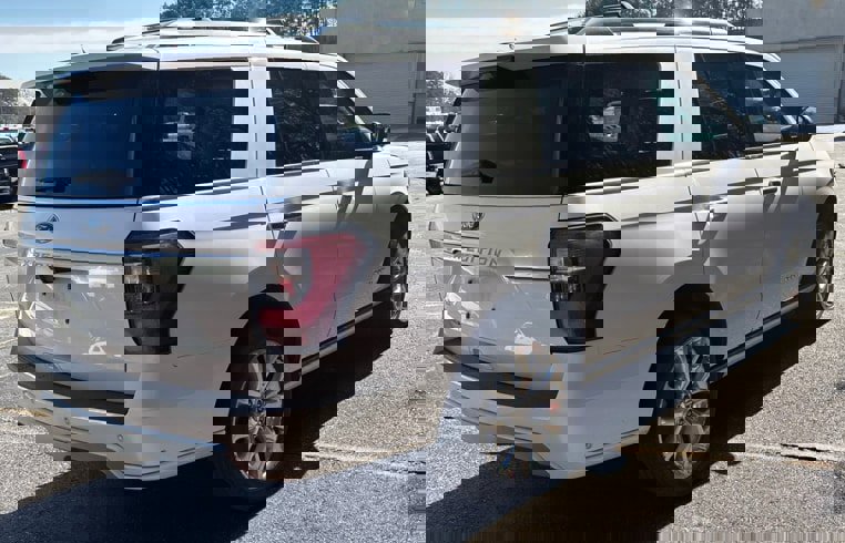 Used 2019 Ford Expedition Platinum image 11