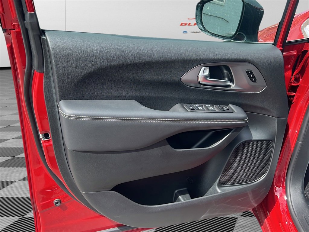 New 2025 Chrysler Pacifica Select image 14