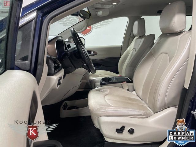 Used 2018 Chrysler Pacifica Touring-L Plus image 12