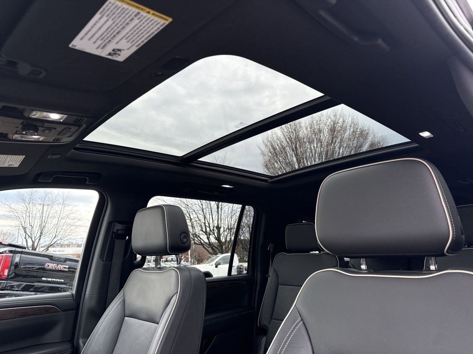 Used 2021 Chevrolet Suburban Premier w/ Premium Package image 23