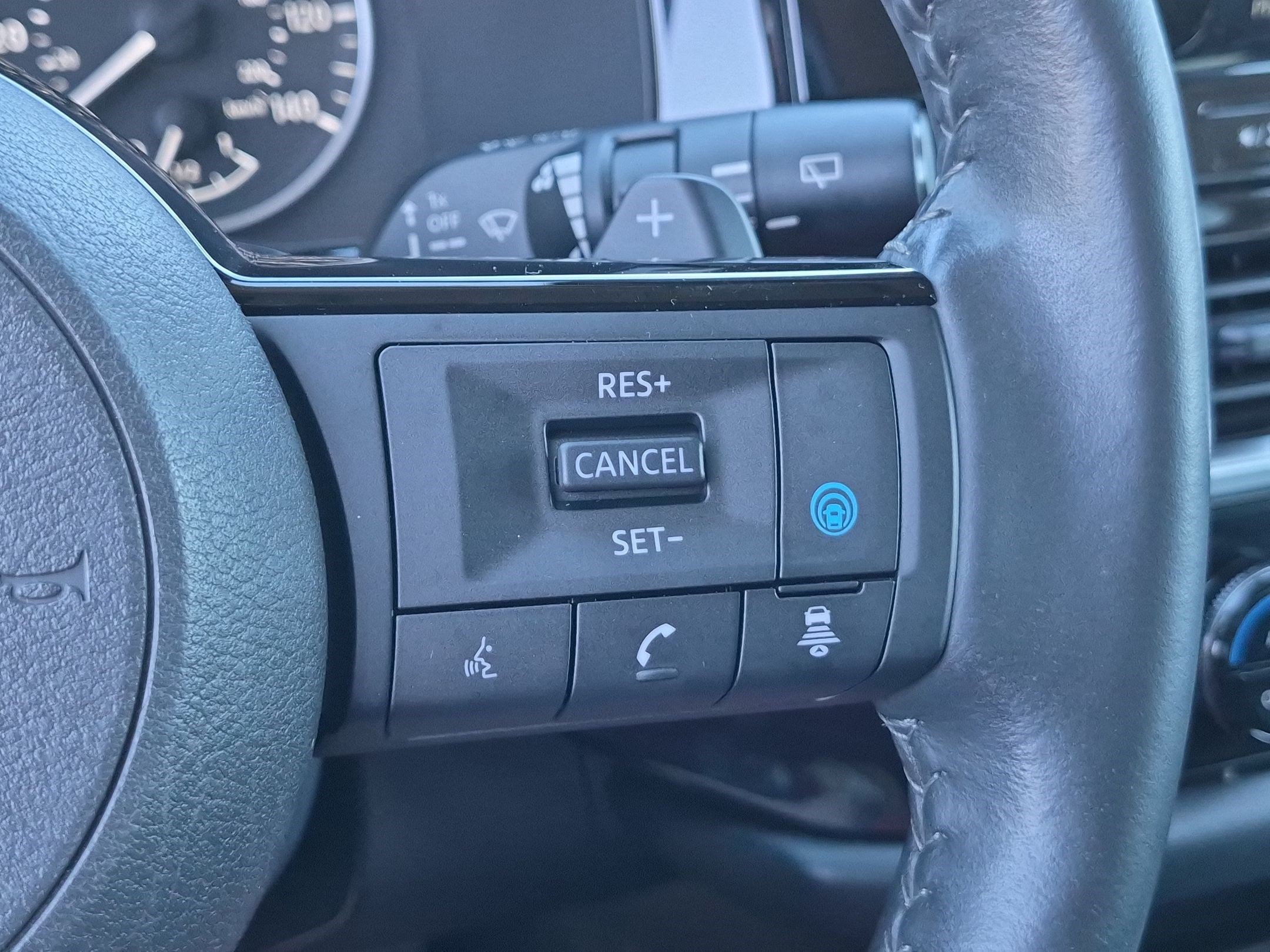 Used 2023 Nissan Pathfinder SL w/ Lighting Package (N92) FWD image 19