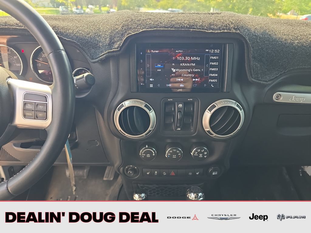 Used 2015 Jeep Wrangler Unlimited Rubicon AWD/4WD image 18