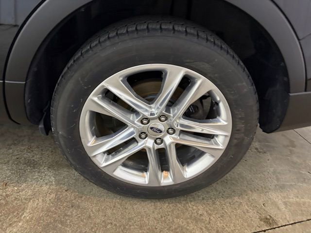 Used 2017 Ford Explorer Limited w/ Equipment Group 301A FWD image 9