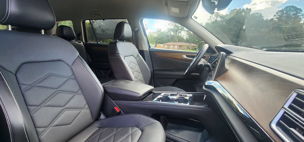 Used 2025 Volkswagen Atlas SE AWD/4WD image 29