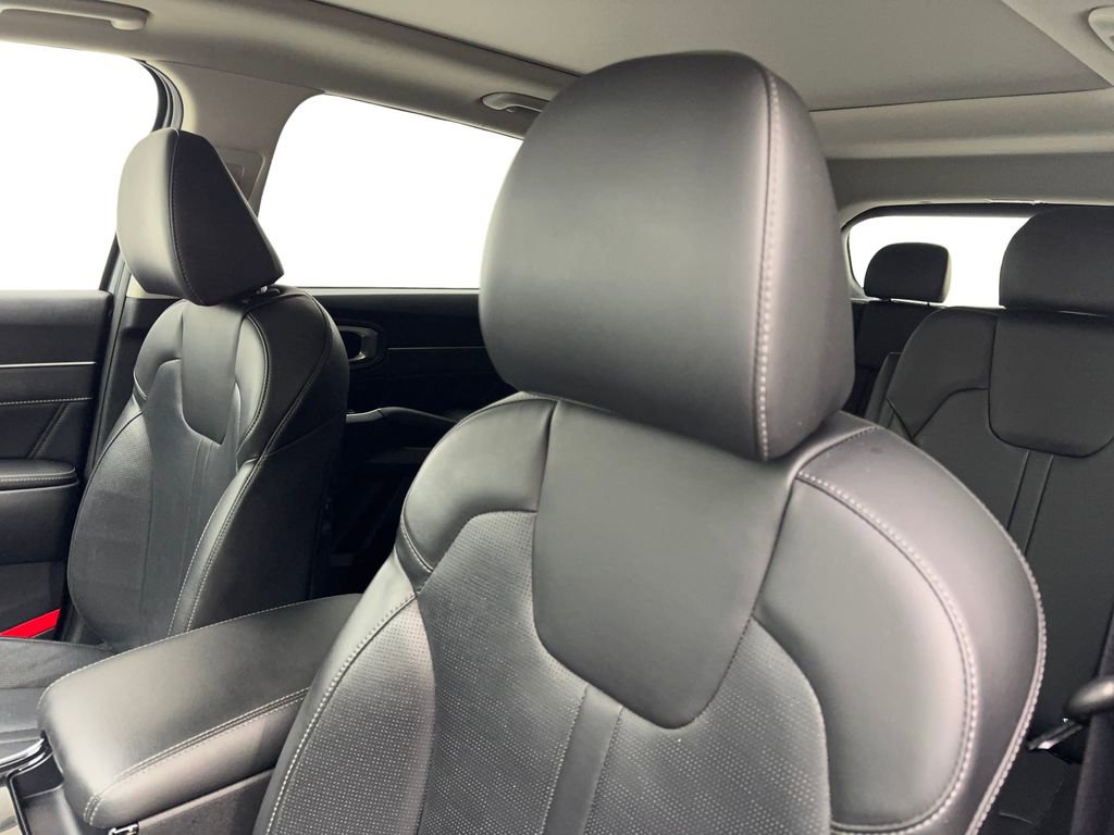 Used 2024 Kia Sorento SX image 27