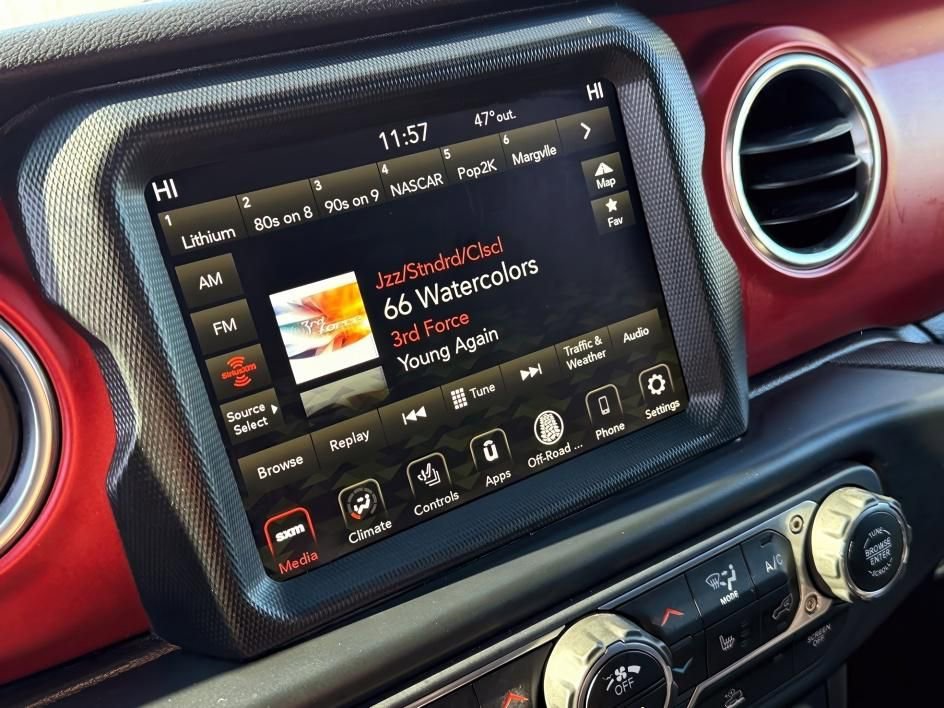 Used 2023 Jeep Gladiator Rubicon w/ Cold Weather Group image 18