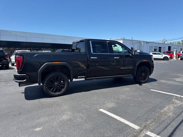 Used 2022 GMC Sierra 3500 Denali w/ Denali Black Diamond Edition AWD/4WD image 3
