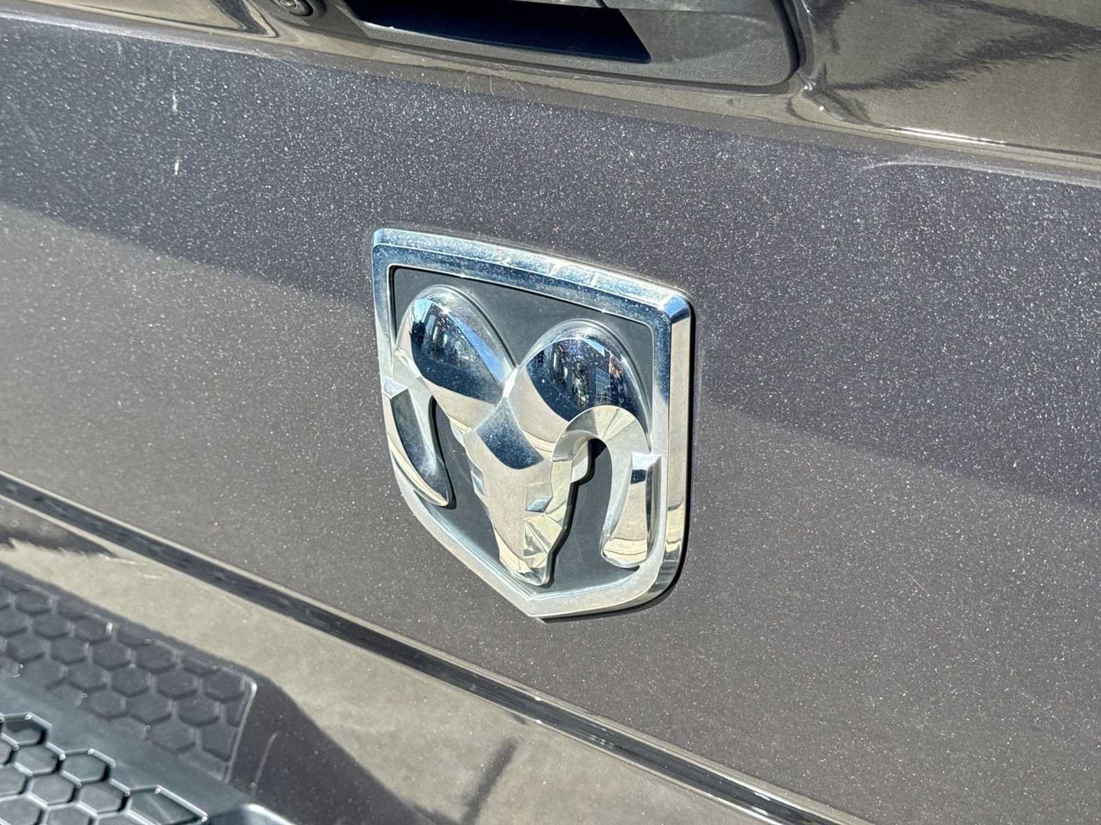 Used 2019 RAM 1500 Classic SLT AWD/4WD image 11