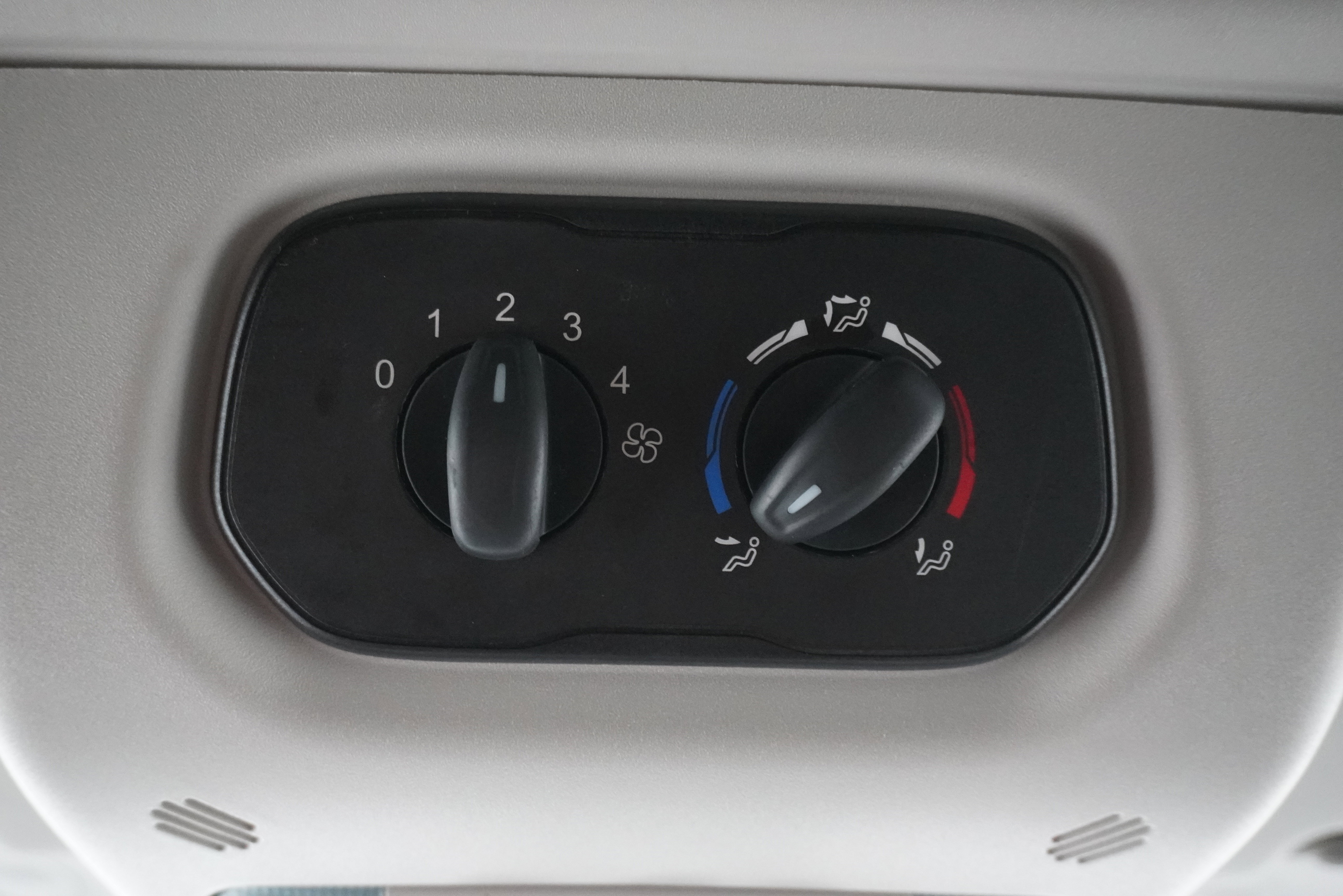 Used 2016 Ford Transit 150 XLT image 18