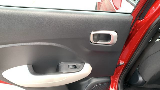 Used 2024 Hyundai Venue SEL FWD image 19