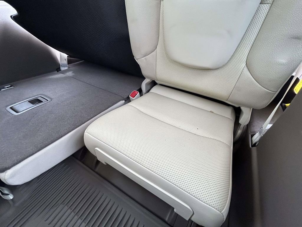 Used 2017 Lexus GX 460 Premium w/ Premium Package image 18