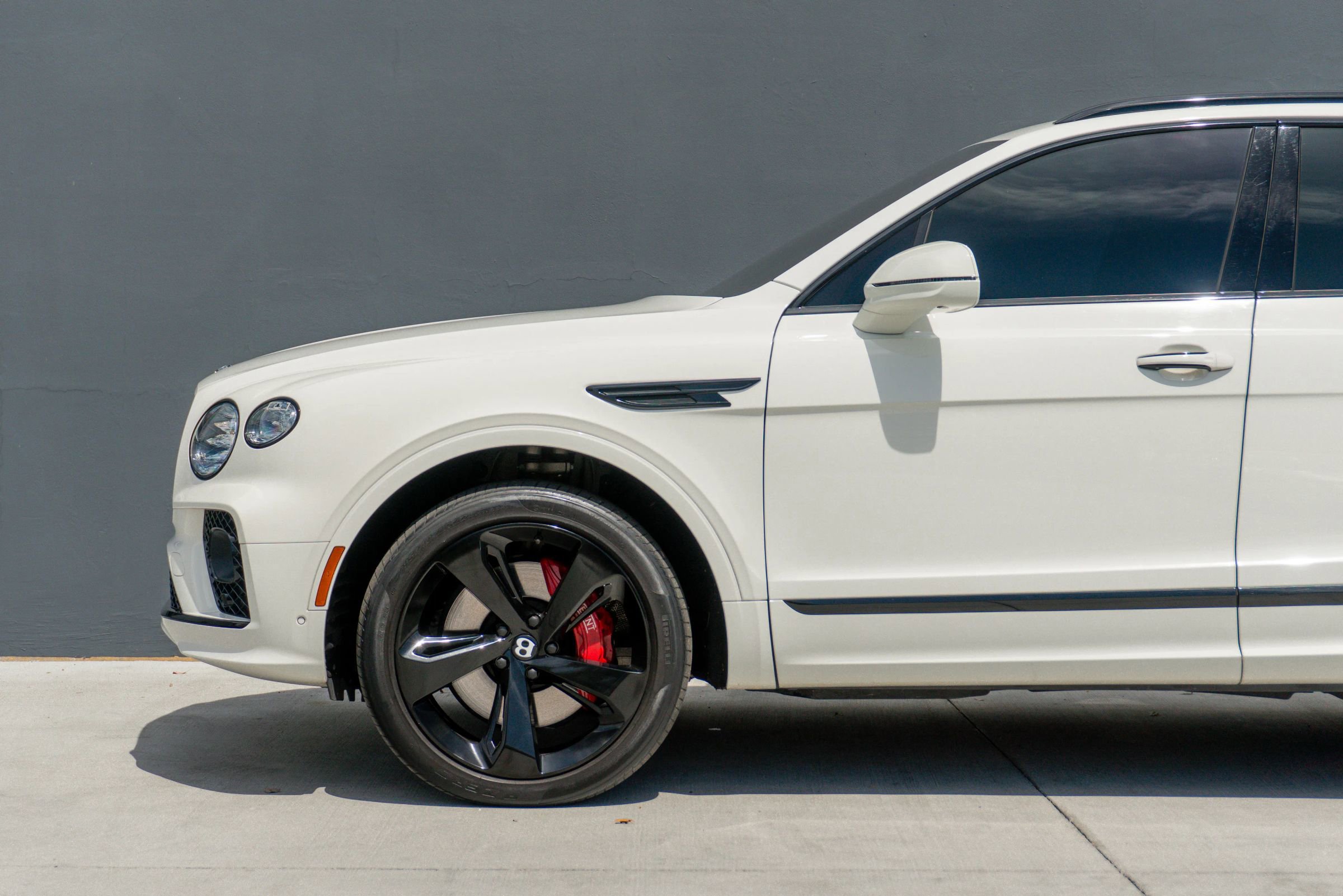 Used 2023 Bentley Bentayga image 16