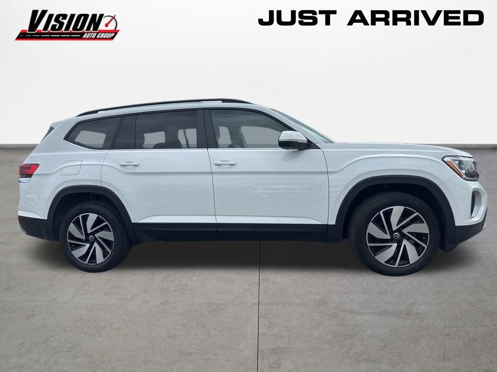 Used 2025 Volkswagen Atlas SE AWD/4WD image 4