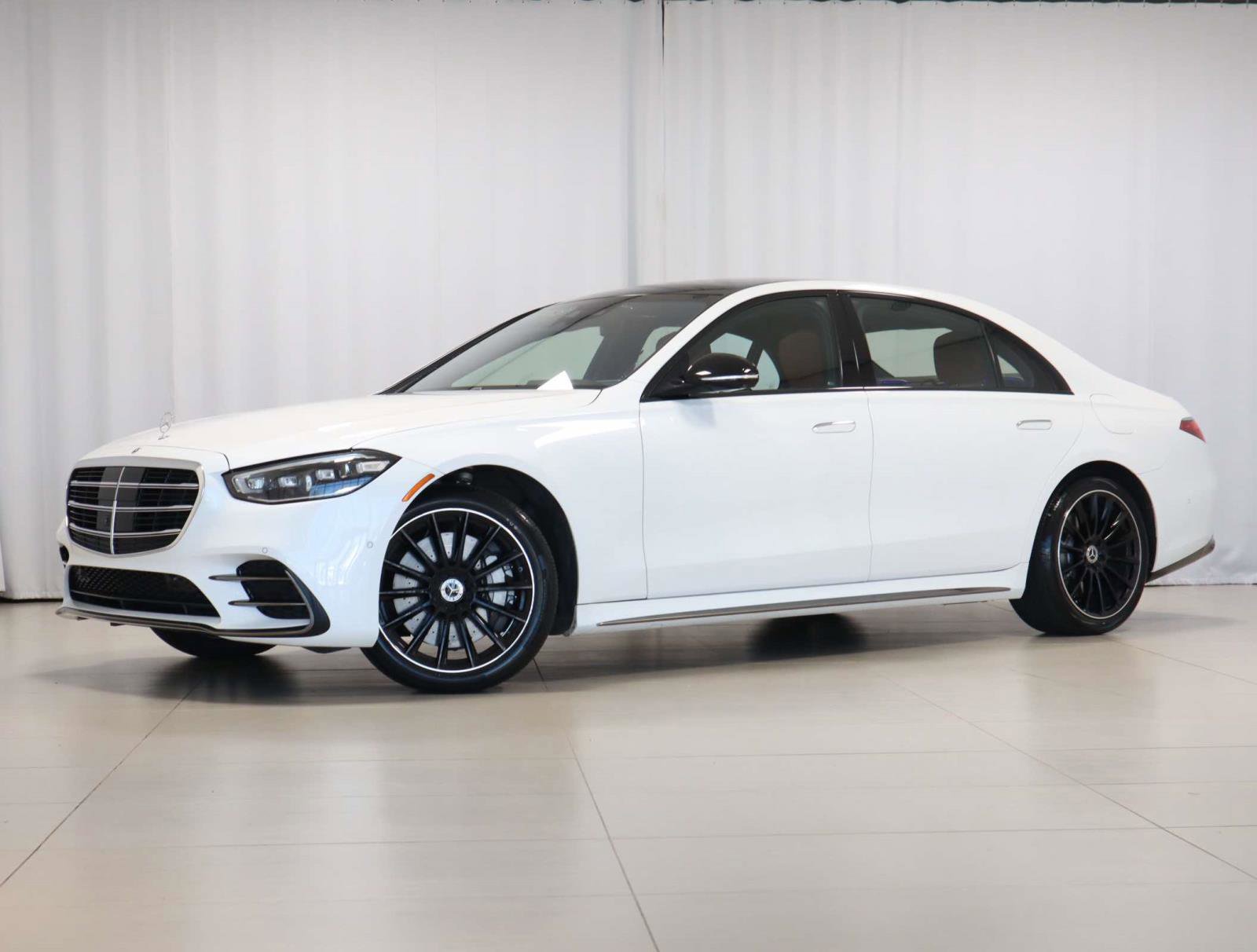 Used 2024 Mercedes-Benz S 580e 4MATIC Sedan image 1