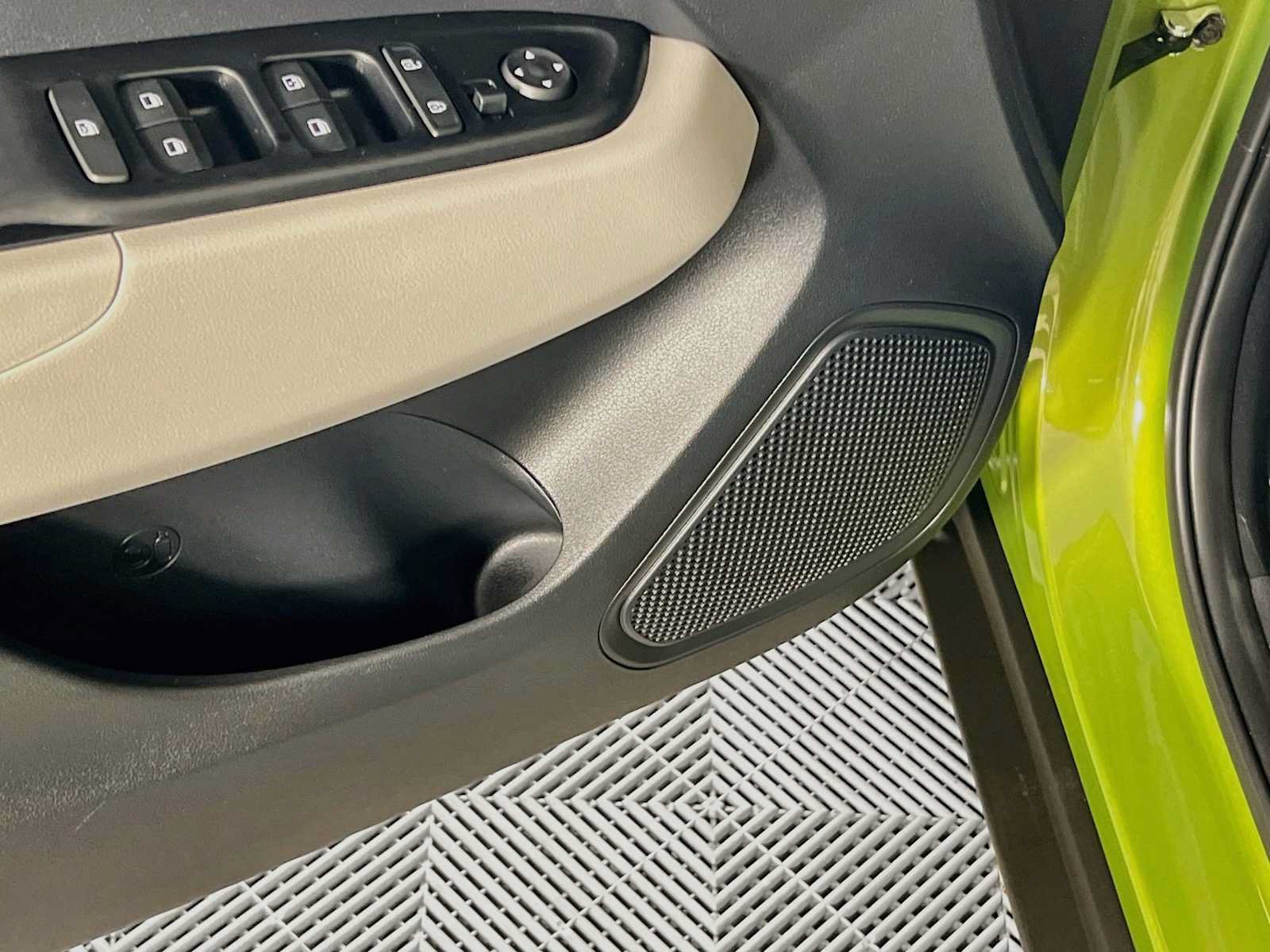 Certified 2023 Hyundai Venue SEL FWD image 19