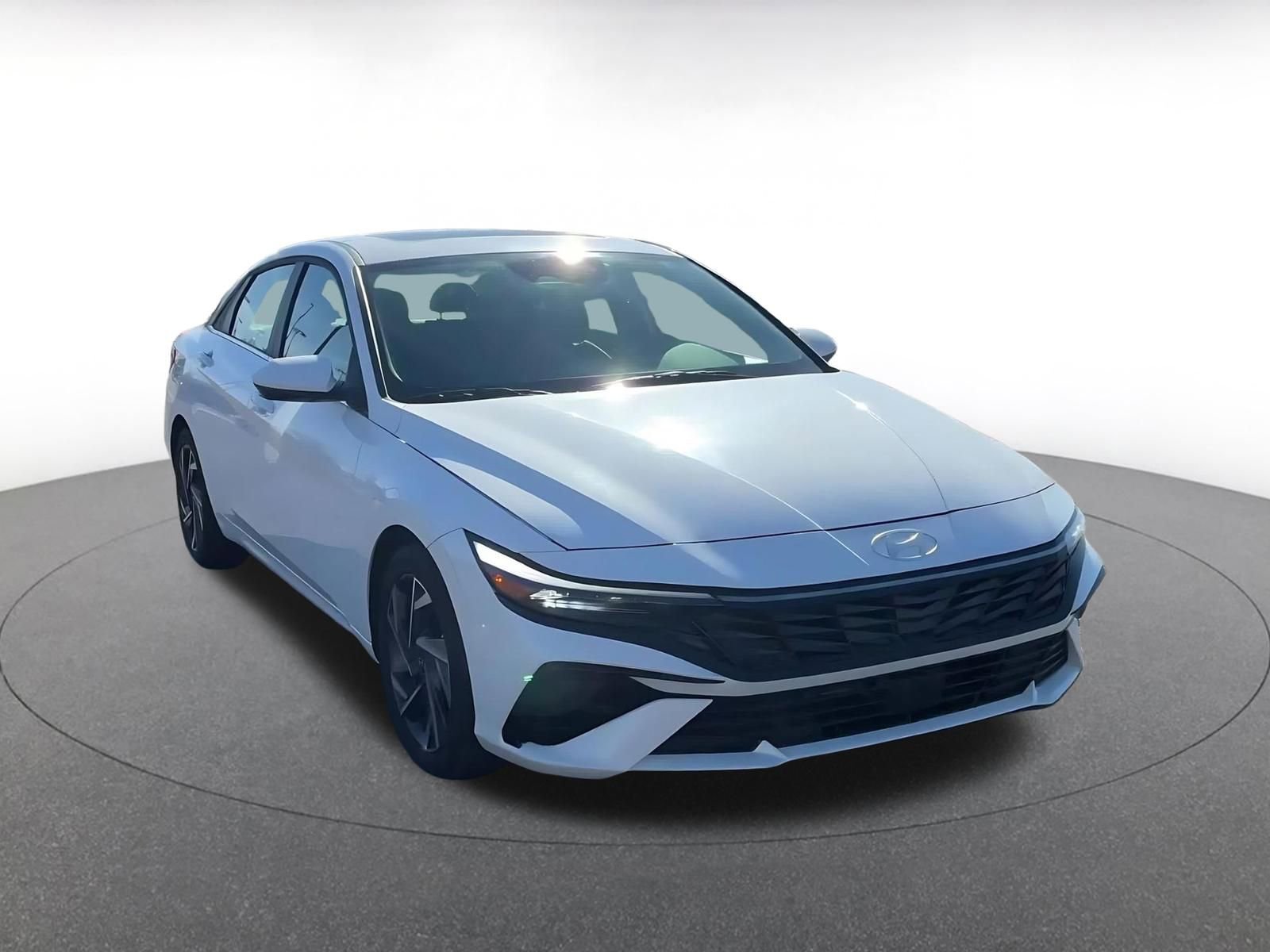 Used 2025 Hyundai Elantra SEL image 3