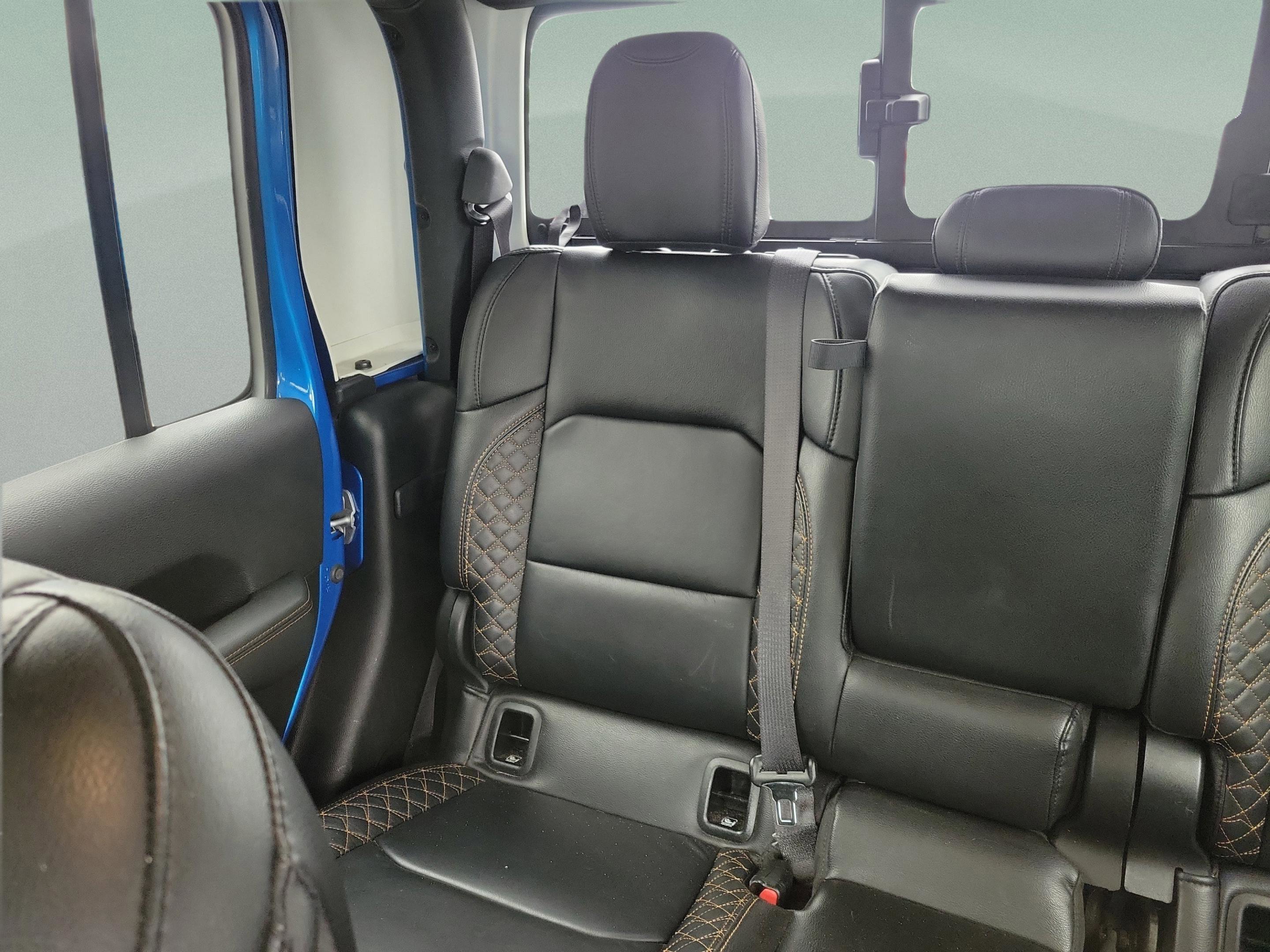 Used 2023 Jeep Gladiator Overland AWD/4WD image 8