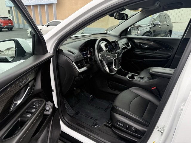 Used 2024 GMC Terrain SLT image 9