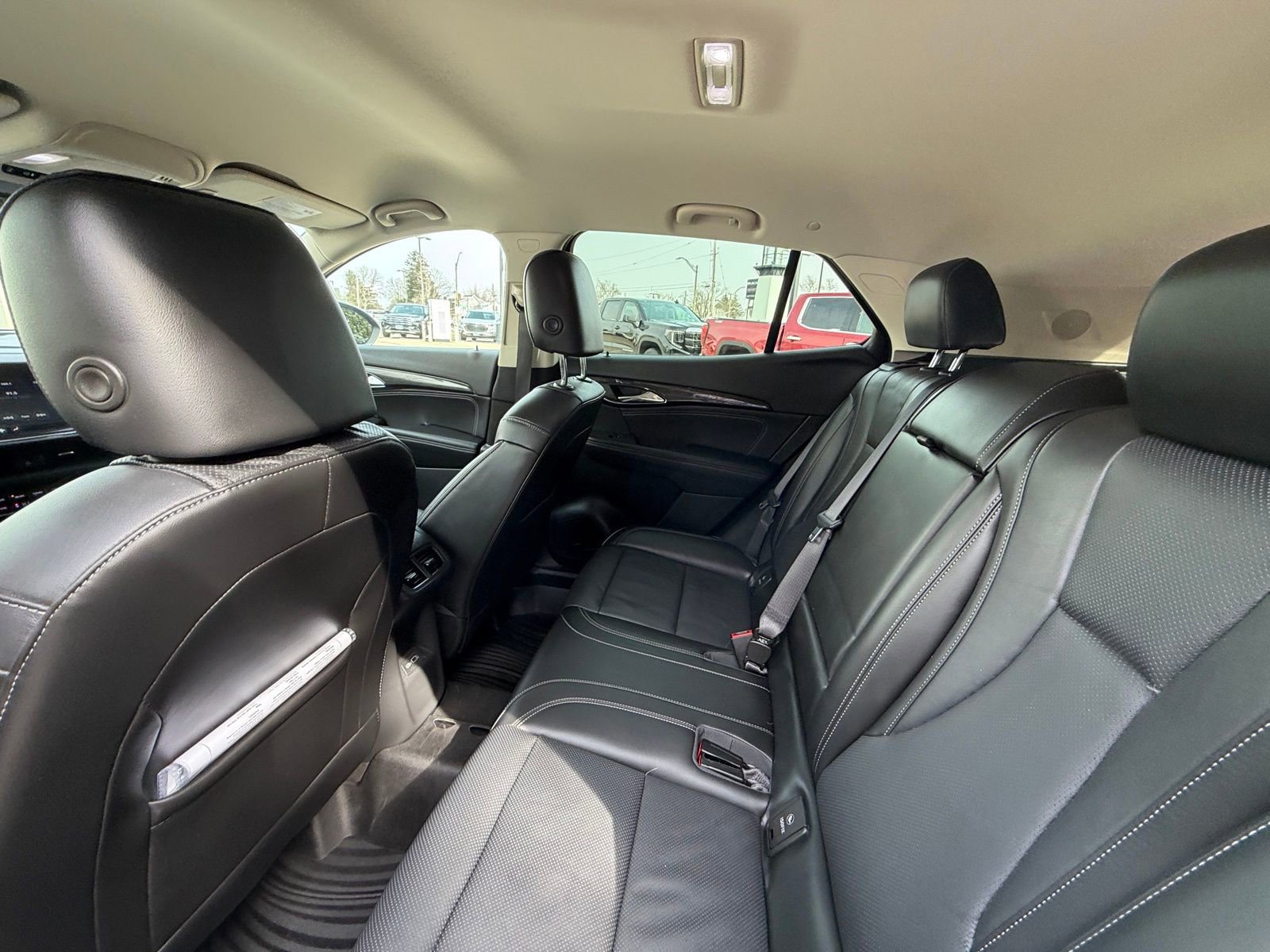 Used 2023 Buick Envision Essence image 5