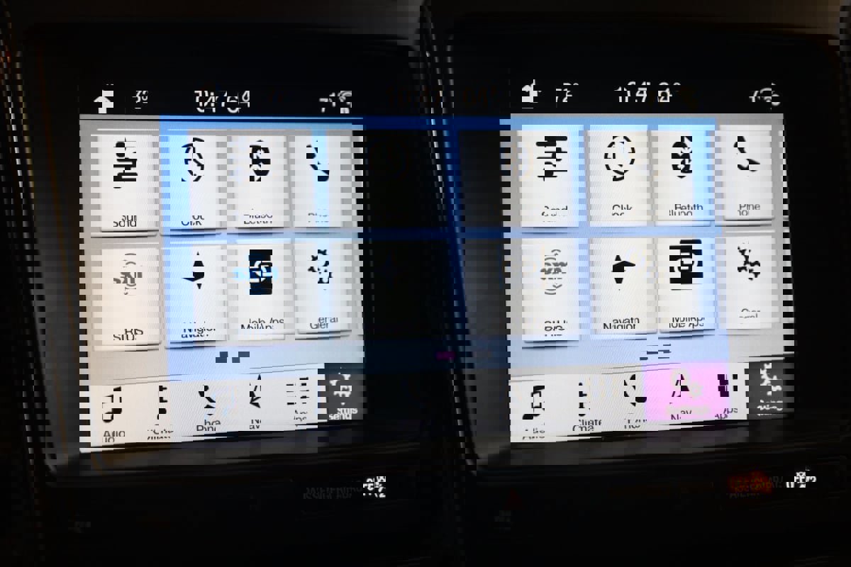 Used 2018 Ford Explorer XLT w/ Equipment Group 202A image 31