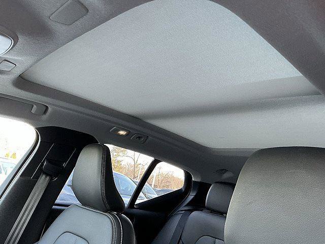 Certified 2025 Volvo XC40 B5 Plus AWD/4WD image 17