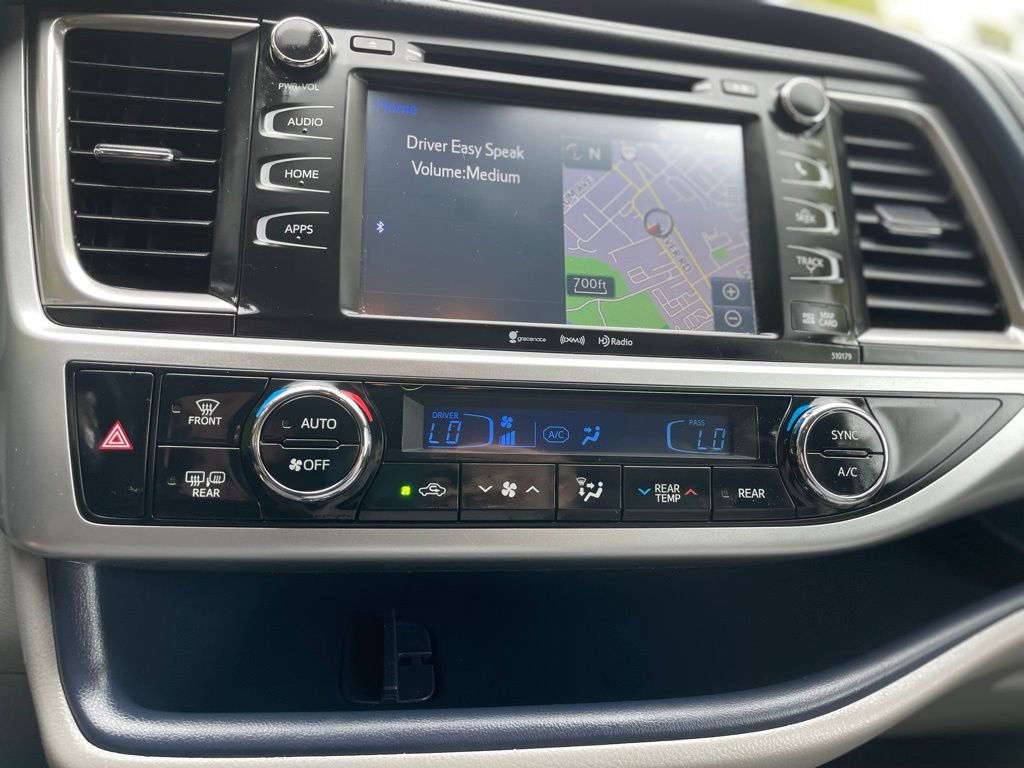 Used 2018 Toyota Highlander XLE AWD/4WD image 15