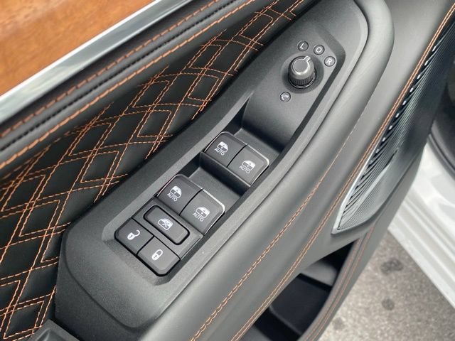 New 2025 Jeep Grand Cherokee L Summit AWD/4WD image 13