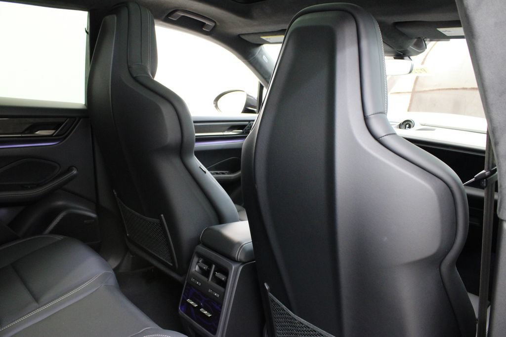 Used 2024 Porsche Macan Turbo Electric AWD/4WD image 31